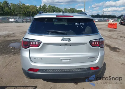 2025 Jeep Compass Latitude 4X4 z USA, uszkodzony, nr VIN 3C4NJDBN3ST600813